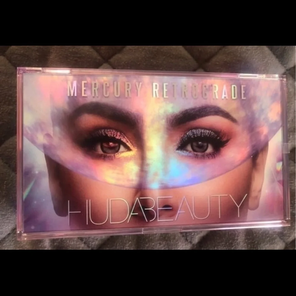 HUDA BEAUTY Mercury Retrograde Eyeshadow Palette